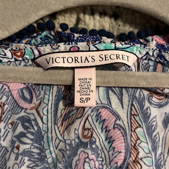 Victoria’s Secret Coverup - Picture 2 of 5